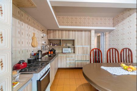 Casa à venda com 240m², 3 quartos e 2 vagasCozinha 