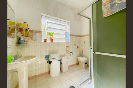 Casa à venda com 245m², 3 quartos e 2 vagasBanheiro