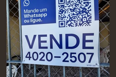 Casa à venda com 175m², 2 quartos e 2 vagas Casa à venda com 175m², 2 quartos e 2 vagasFachada