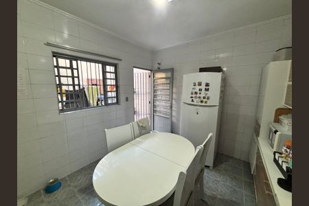 Casa à venda com 175m², 2 quartos e 2 vagas Casa à venda com 175m², 2 quartos e 2 vagasCozinha