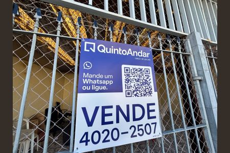 Casa à venda com 175m², 2 quartos e 2 vagas Casa à venda com 175m², 2 quartos e 2 vagasFachada