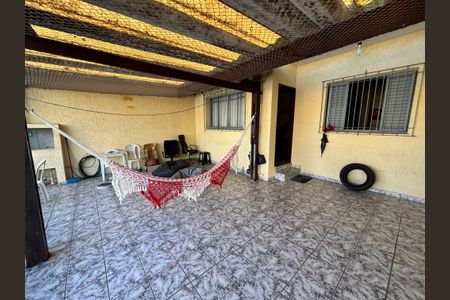 Casa à venda com 175m², 2 quartos e 2 vagas Casa à venda com 175m², 2 quartos e 2 vagasGaragem