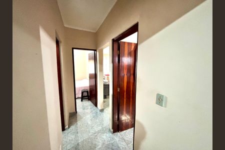Casa à venda com 175m², 2 quartos e 2 vagas Casa à venda com 175m², 2 quartos e 2 vagasCorredor