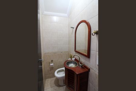 Casa de condomínio à venda com 250m², 3 quartos e 2 vagasLavabo