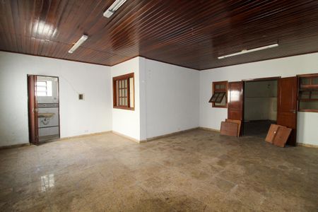 Casa de condomínio à venda com 250m², 3 quartos e 2 vagasQuintal