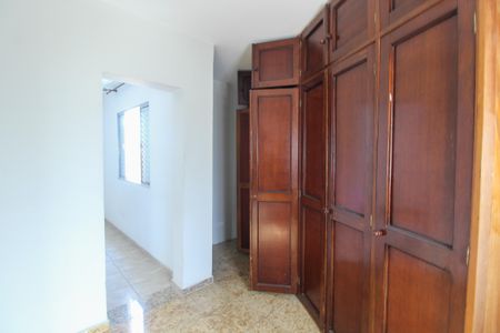 Casa de condomínio à venda com 250m², 3 quartos e 2 vagasCloset do quarto 2