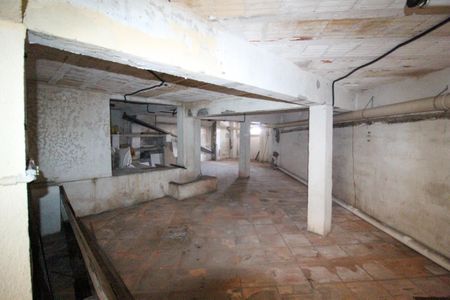 Casa de condomínio à venda com 250m², 3 quartos e 2 vagasPorão