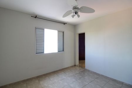 Casa de condomínio à venda com 250m², 3 quartos e 2 vagasQuarto 2