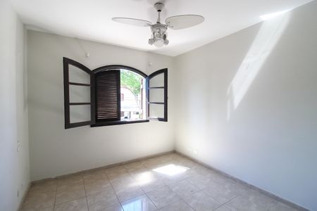 Casa de condomínio à venda com 250m², 3 quartos e 2 vagasQuarto 3