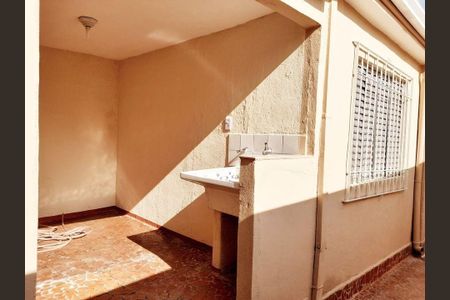 Casa à venda com 85m², 4 quartos e 1 vagaÁrea de serviço