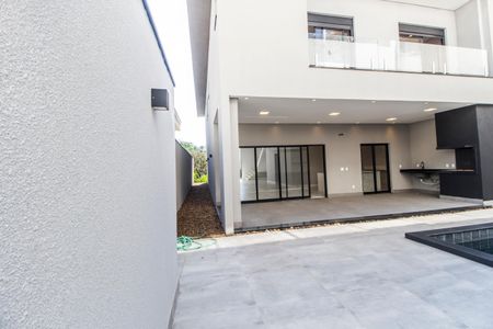 Casa de condomínio à venda com 392m², 4 quartos e 5 vagasQuintal