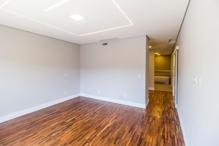 Casa de condomínio à venda com 392m², 4 quartos e 5 vagasSuíte master