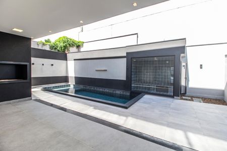 Casa de condomínio à venda com 392m², 4 quartos e 5 vagasPiscina