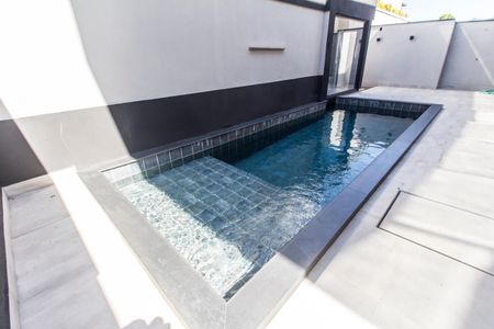 Casa de condomínio à venda com 392m², 4 quartos e 5 vagasPiscina
