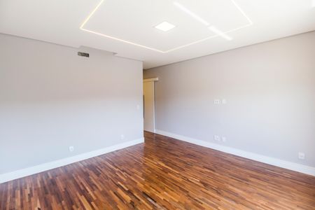 Casa de condomínio à venda com 392m², 4 quartos e 5 vagasSuíte master