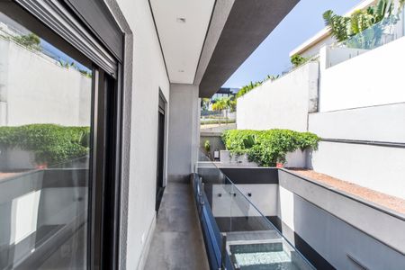 Casa de condomínio à venda com 392m², 4 quartos e 5 vagasSacada