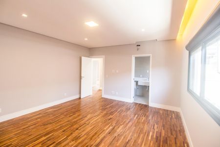 Casa de condomínio à venda com 392m², 4 quartos e 5 vagasSuíte 3