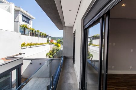 Casa de condomínio à venda com 392m², 4 quartos e 5 vagasSacada