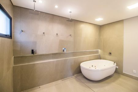 Casa de condomínio à venda com 392m², 4 quartos e 5 vagasBanheiro da Suíte