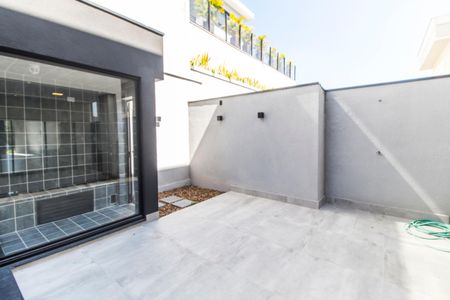 Casa de condomínio à venda com 392m², 4 quartos e 5 vagasQuintal