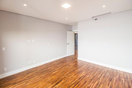 Casa de condomínio à venda com 392m², 4 quartos e 5 vagasSuíte 2