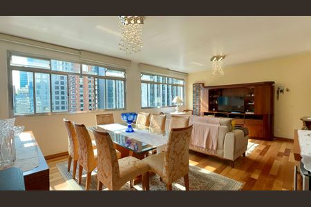 Apartamento à venda com 150m², 2 quartos e 1 vaga Apartamento à venda com 150m², 2 quartos e 1 vagaSala de Jantar