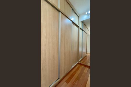 Apartamento à venda com 150m², 2 quartos e 1 vaga Apartamento à venda com 150m², 2 quartos e 1 vagaCloset da suíte