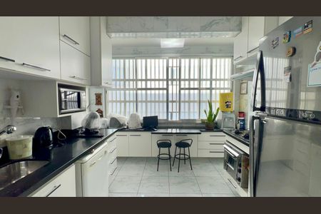 Apartamento à venda com 150m², 2 quartos e 1 vaga Apartamento à venda com 150m², 2 quartos e 1 vagaCozinha