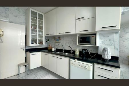 Apartamento à venda com 150m², 2 quartos e 1 vaga Apartamento à venda com 150m², 2 quartos e 1 vagaCozinha