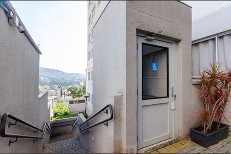 Apartamento para alugar com 35m², 2 quartos e sem vagaEscada