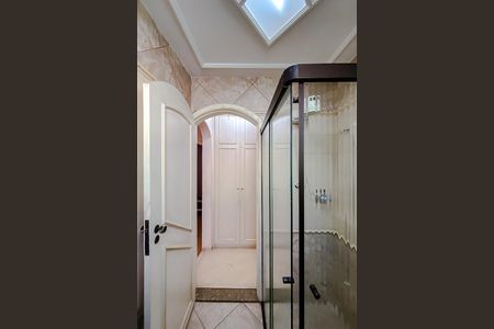 Casa à venda com 390m², 4 quartos e 3 vagasBanheiro da Suíte 2
