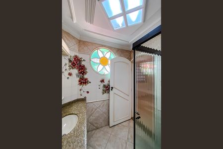 Casa à venda com 390m², 4 quartos e 3 vagasBanheiro da Suíte 1