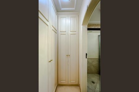 Casa à venda com 390m², 4 quartos e 3 vagasQuarto 2 - Suíte
