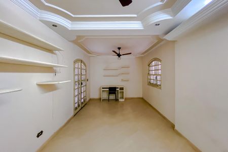 Casa à venda com 390m², 4 quartos e 3 vagasQuarto 2 - Suíte