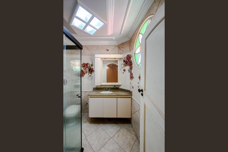 Casa à venda com 390m², 4 quartos e 3 vagasBanheiro da Suíte 1