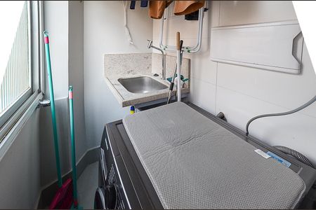 Apartamento para alugar com 65m², 2 quartos e 1 vagaÁrea de Serviço