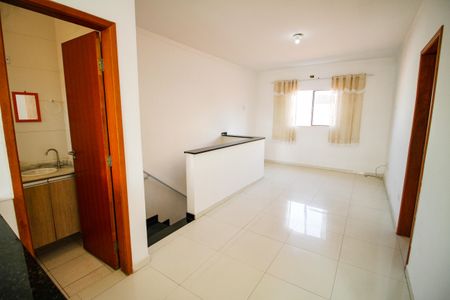 Sala de casa de condomínio para alugar com 2 quartos, 68m² em Sítio do Campo, Praia Grande