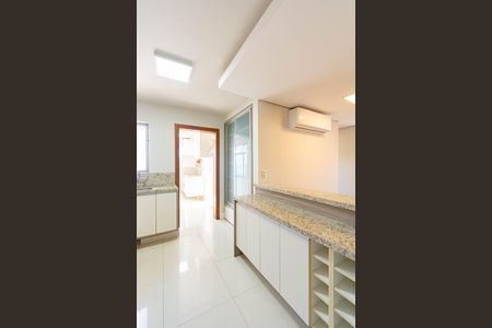 Apartamento à venda com 230m², 4 quartos e 2 vagas