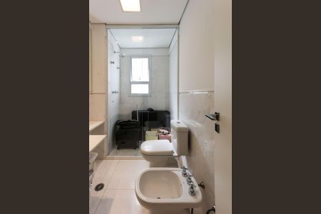Apartamento à venda com 407m², 4 quartos e 5 vagasBanheiro da Suíte 3