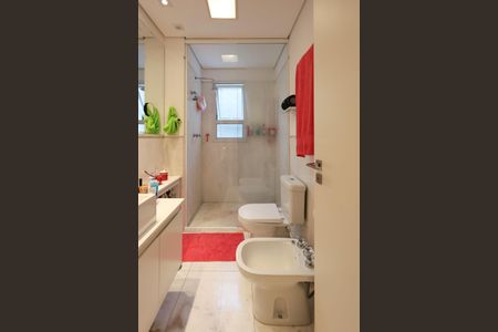 Apartamento à venda com 407m², 4 quartos e 5 vagasBanheiro da Suíte 2