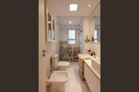 Apartamento à venda com 407m², 4 quartos e 5 vagasBanheiro da Suíte 1
