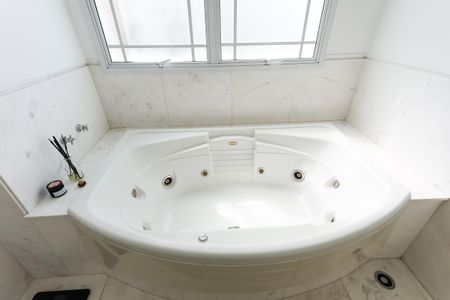 Apartamento à venda com 407m², 4 quartos e 5 vagasBanheiro da Suíte 4