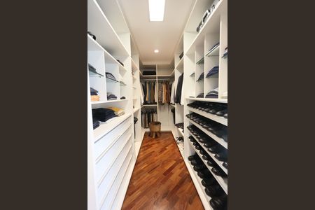 Apartamento à venda com 407m², 4 quartos e 5 vagasCloset da suíte 4