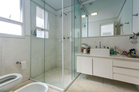 Apartamento à venda com 407m², 4 quartos e 5 vagasBanheiro da Suíte 4 ele 