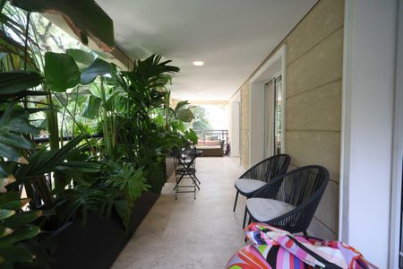 Apartamento à venda com 407m², 4 quartos e 5 vagasVaranda