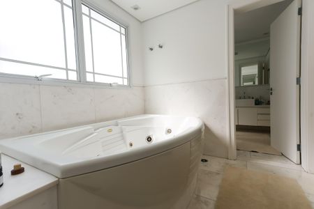 Apartamento à venda com 407m², 4 quartos e 5 vagasBanheiro da Suíte 4