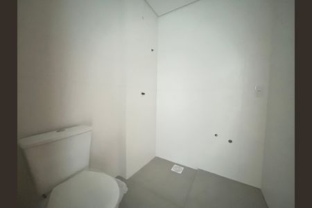 Banheiro de kitnet/studio para alugar com 1 quarto, 30m² em Campeche Central, Florianópolis