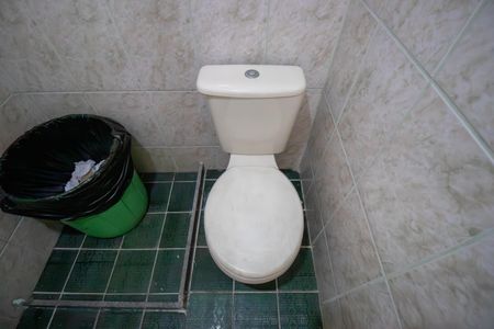 Banheiro de kitnet/studio para alugar com 1 quarto, 30m² em Vila Kosmos, Rio de Janeiro