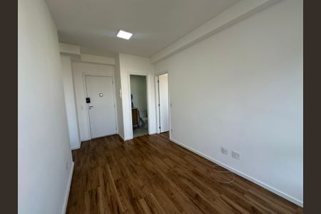 Sala de apartamento à venda com 1 quarto, 43m² em Jardim Tupanci, Barueri