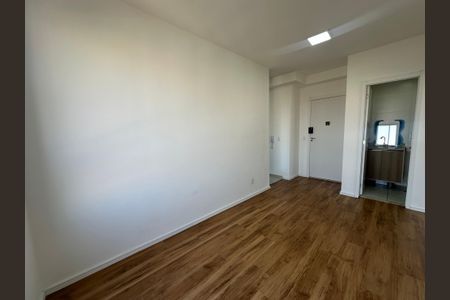 Sala de apartamento à venda com 1 quarto, 43m² em Jardim Tupanci, Barueri